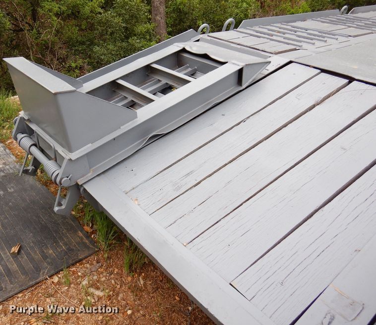 image for item DJ0827 1999 Interstate 40DLA  equipment trailer