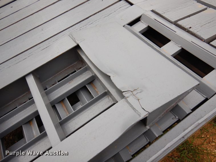 image for item DJ0827 1999 Interstate 40DLA  equipment trailer