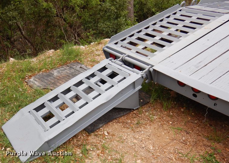 image for item DJ0827 1999 Interstate 40DLA  equipment trailer