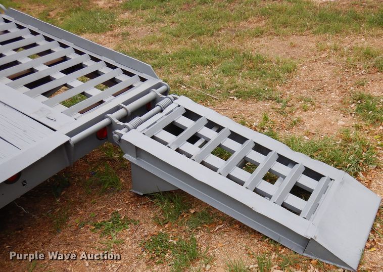 image for item DJ0827 1999 Interstate 40DLA  equipment trailer