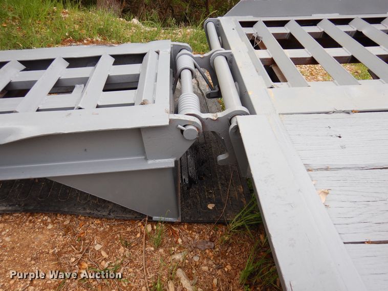 image for item DJ0827 1999 Interstate 40DLA  equipment trailer