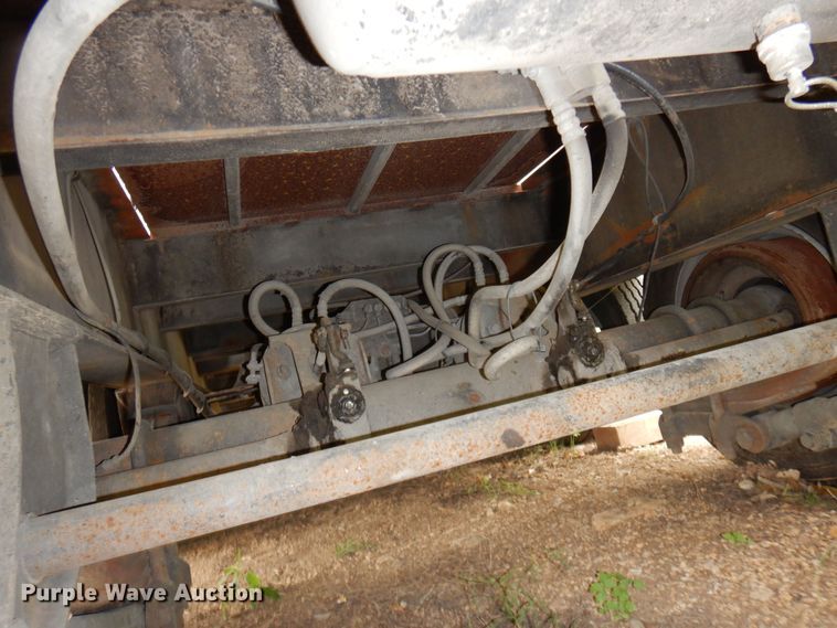 image for item DJ0827 1999 Interstate 40DLA  equipment trailer