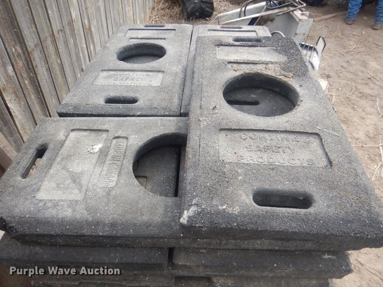 image for item DJ7013 Approximately 166 traffic cone weights