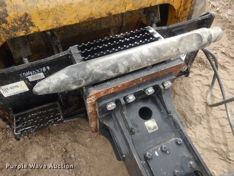 image for item DJ7016 Caterpillar B8  skid steer breaker
