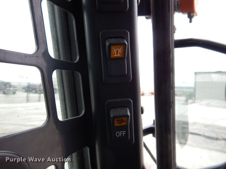 image for item DK5201 2016 Bobcat S750  skid steer loader