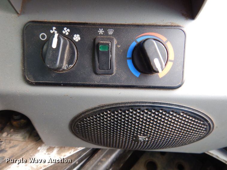 image for item DK5201 2016 Bobcat S750  skid steer loader