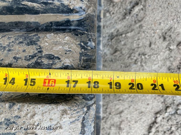 image for item DL7125 2013 Bobcat T770  tracked skid steer loader