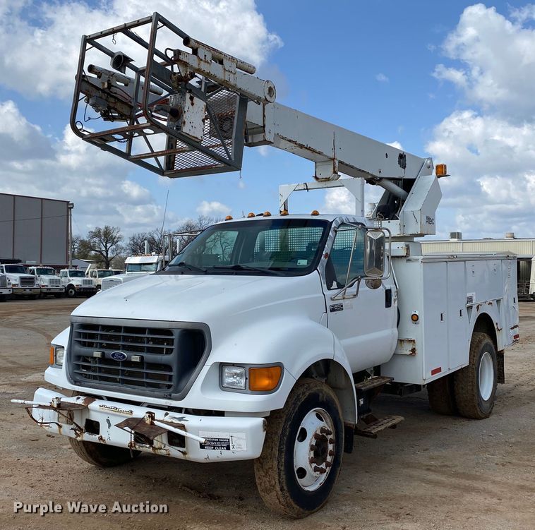 image for item DL7138 2000 Ford F650 Super Duty  bucket truck