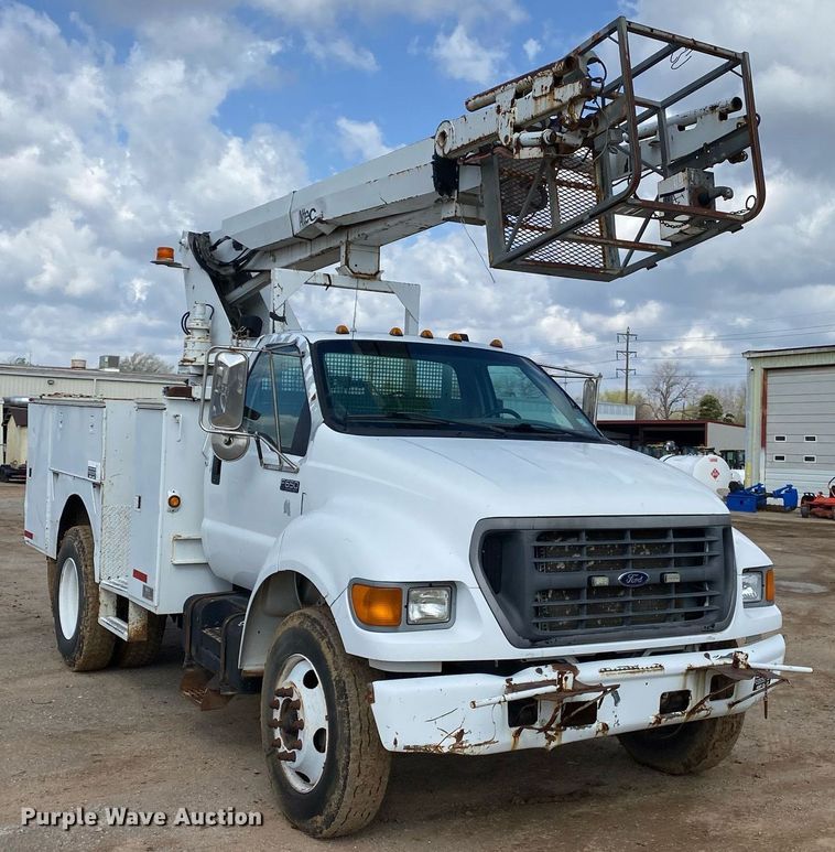 image for item DL7138 2000 Ford F650 Super Duty  bucket truck