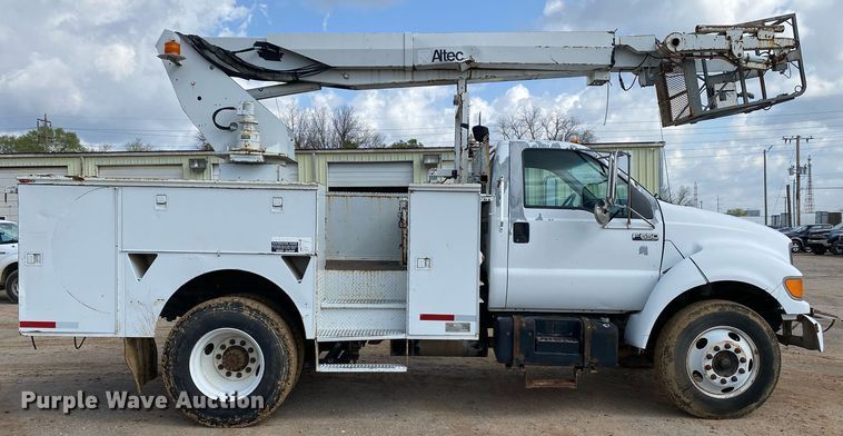 image for item DL7138 2000 Ford F650 Super Duty  bucket truck