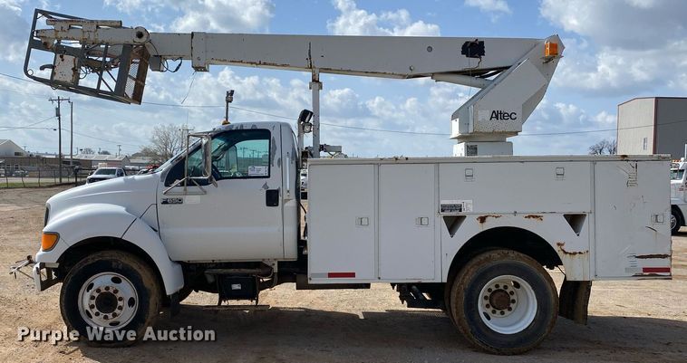 image for item DL7138 2000 Ford F650 Super Duty  bucket truck