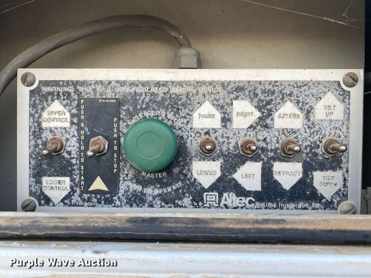 image for item DL7138 2000 Ford F650 Super Duty  bucket truck