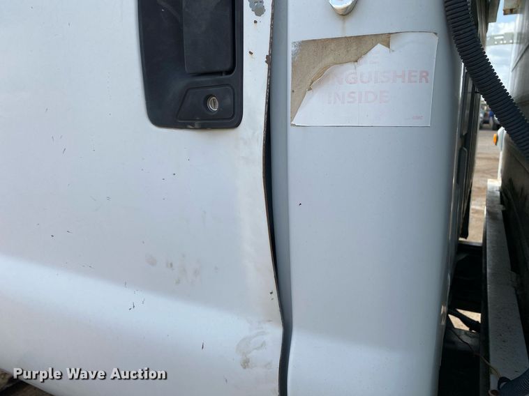 image for item DL7138 2000 Ford F650 Super Duty  bucket truck