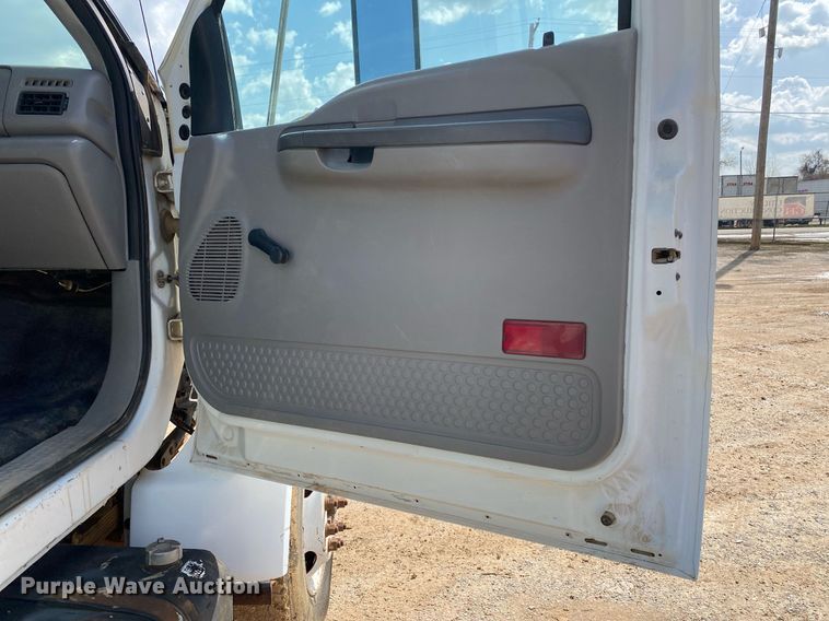 image for item DL7138 2000 Ford F650 Super Duty  bucket truck