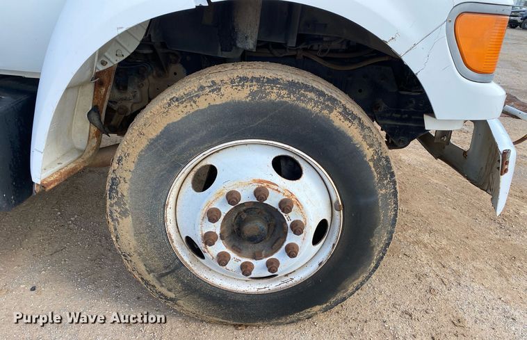 image for item DL7138 2000 Ford F650 Super Duty  bucket truck