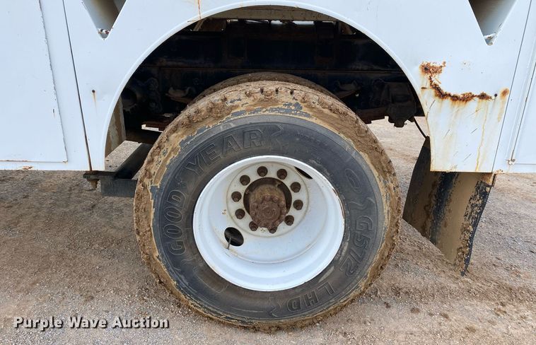 image for item DL7138 2000 Ford F650 Super Duty  bucket truck
