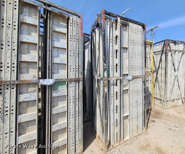 (4) cages of Badger aluminum concrete forms in Kansas City, MO Item