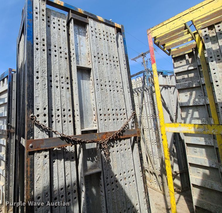 (4) cages of Badger aluminum concrete forms in Kansas City, MO Item