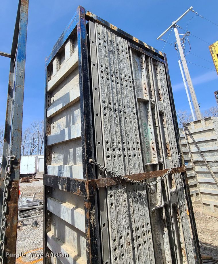(4) cages of Badger aluminum concrete forms in Kansas City, MO Item