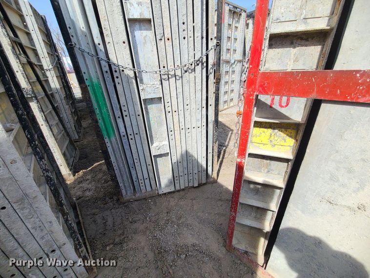 image for item DM4938 (6) cages of Badger aluminum concrete forms