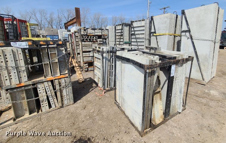 image for item DM4941 (6) cages of Badger aluminum concrete forms