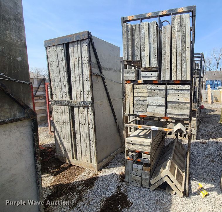 (4) cages of Badger aluminum concrete forms in Kansas City, MO Item