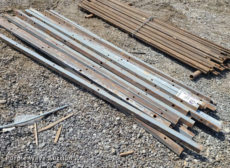 image for item DM4955 Approximately 28 pieces of 2" square tubing