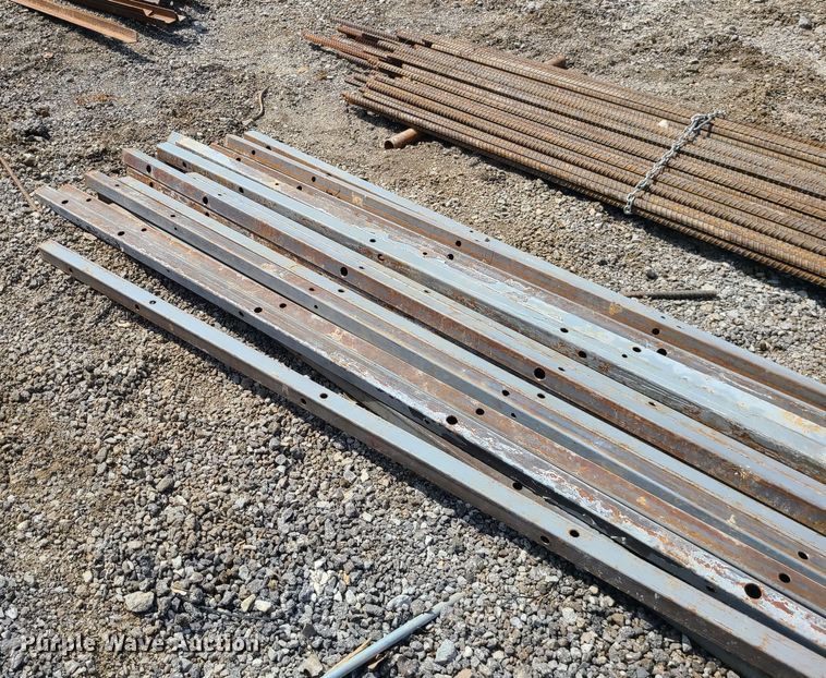 image for item DM4955 Approximately 28 pieces of 2" square tubing