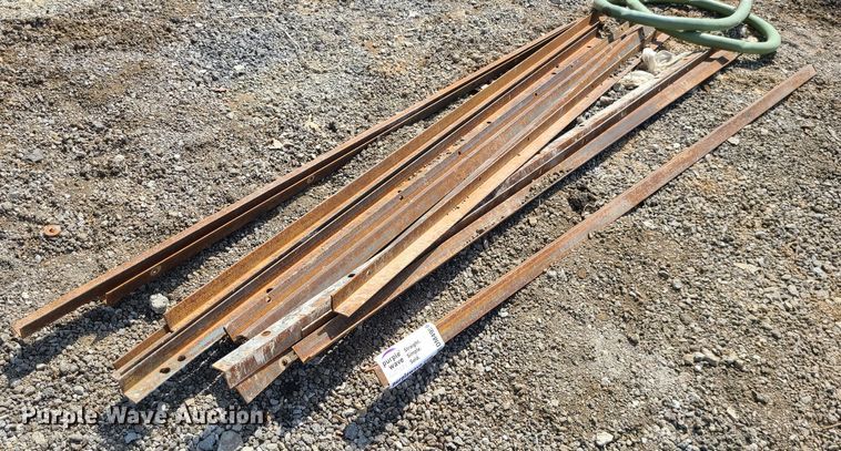 image for item DM4956 Approximately 15 pieces of angle iron