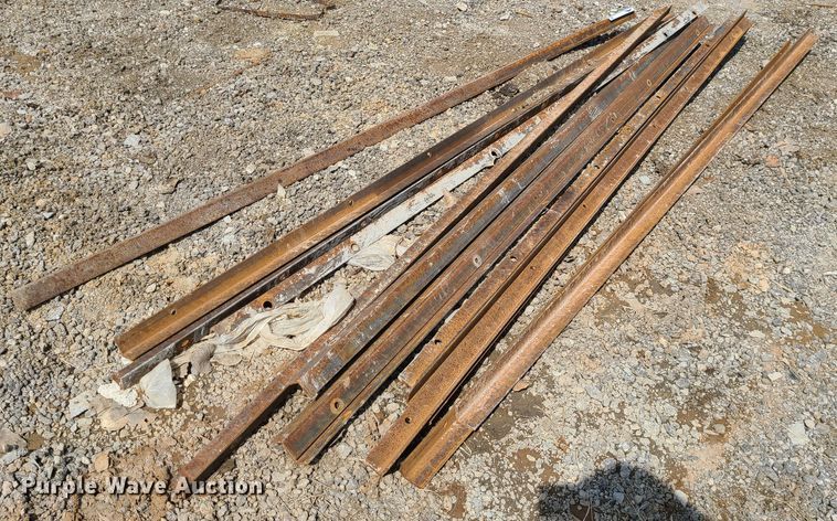 image for item DM4956 Approximately 15 pieces of angle iron
