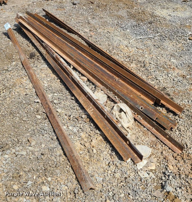 image for item DM4956 Approximately 15 pieces of angle iron