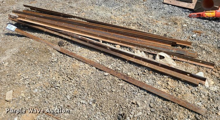 image for item DM4956 Approximately 15 pieces of angle iron