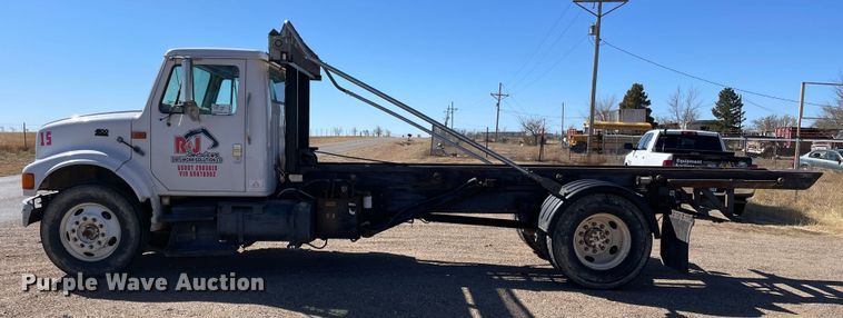 image for item DN4579 1997 International 4900  roll-off container truck
