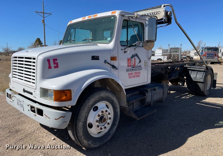 image for item DN4579 1997 International 4900  roll-off container truck