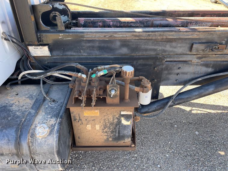 image for item DN4579 1997 International 4900  roll-off container truck