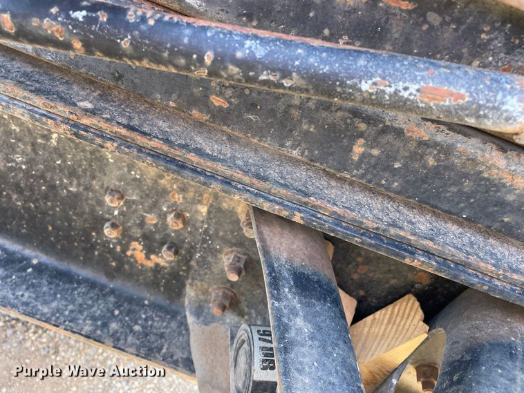 image for item DN4579 1997 International 4900  roll-off container truck