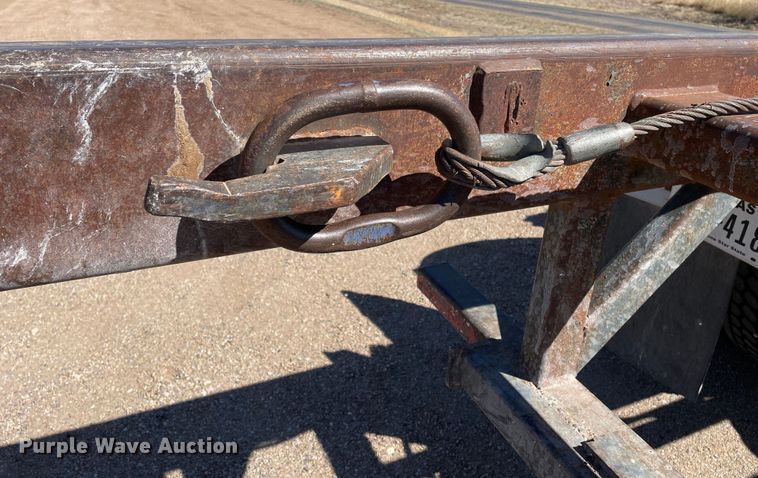 image for item DN4579 1997 International 4900  roll-off container truck