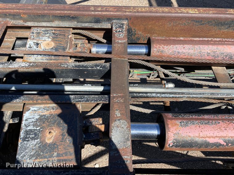 image for item DN4579 1997 International 4900  roll-off container truck