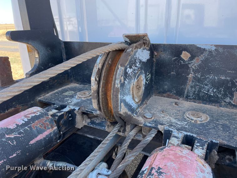 image for item DN4579 1997 International 4900  roll-off container truck