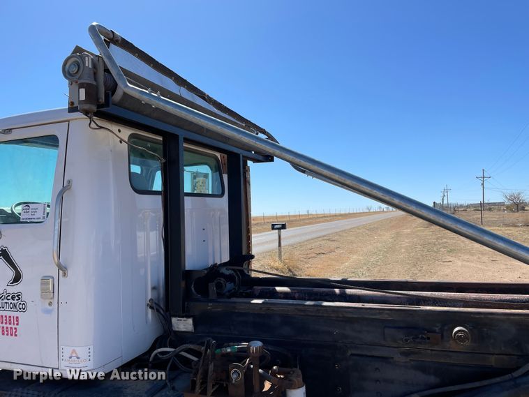 image for item DN4579 1997 International 4900  roll-off container truck