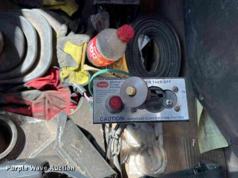 image for item DN4579 1997 International 4900  roll-off container truck