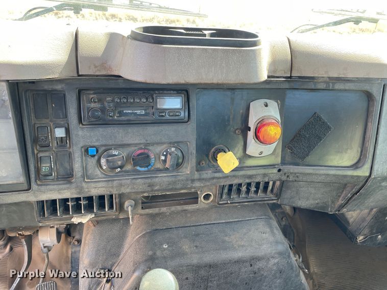 image for item DN4579 1997 International 4900  roll-off container truck