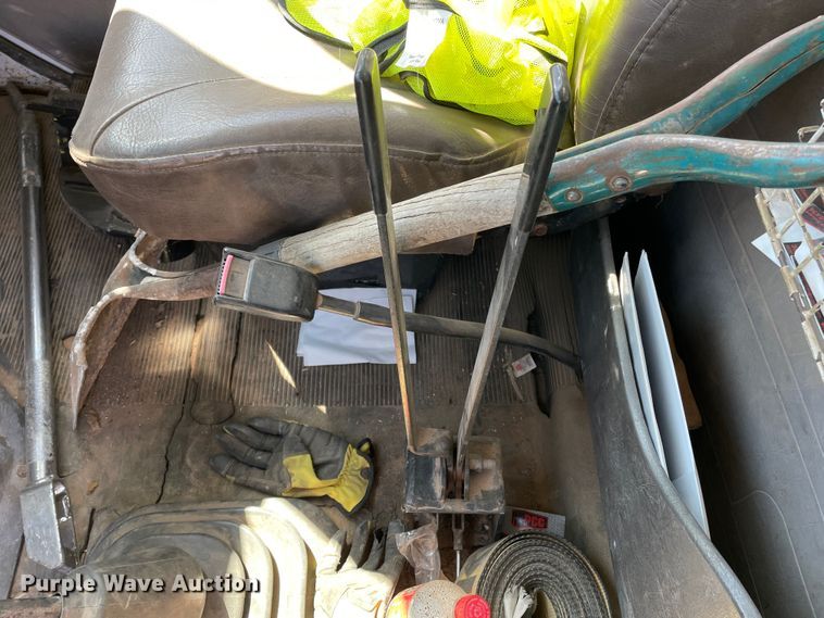 image for item DN4579 1997 International 4900  roll-off container truck