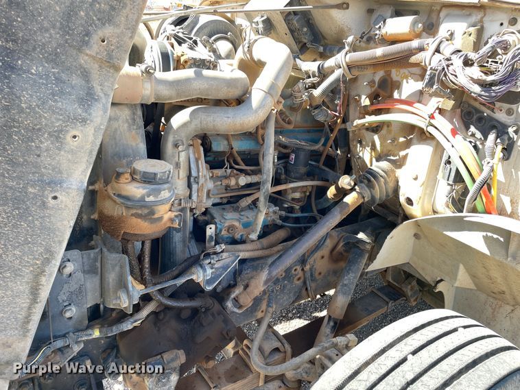 image for item DN4579 1997 International 4900  roll-off container truck