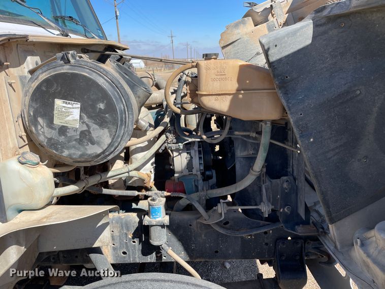 image for item DN4579 1997 International 4900  roll-off container truck