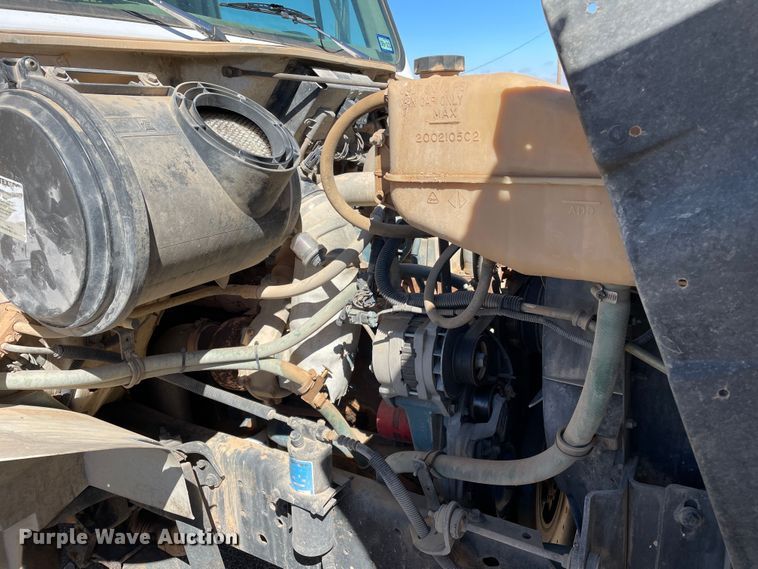 image for item DN4579 1997 International 4900  roll-off container truck