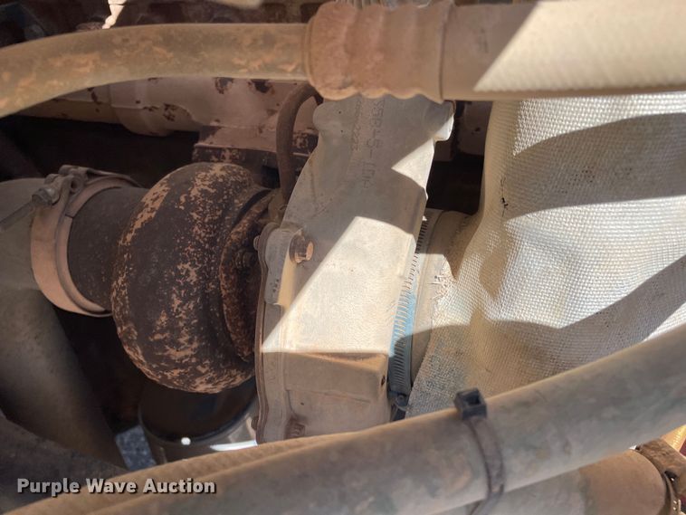 image for item DN4579 1997 International 4900  roll-off container truck