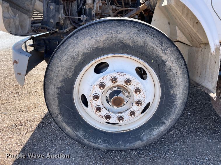 image for item DN4579 1997 International 4900  roll-off container truck