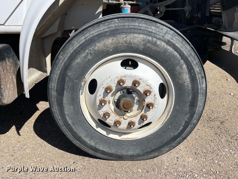 image for item DN4579 1997 International 4900  roll-off container truck