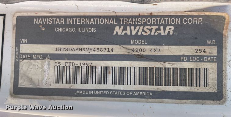 image for item DN4579 1997 International 4900  roll-off container truck